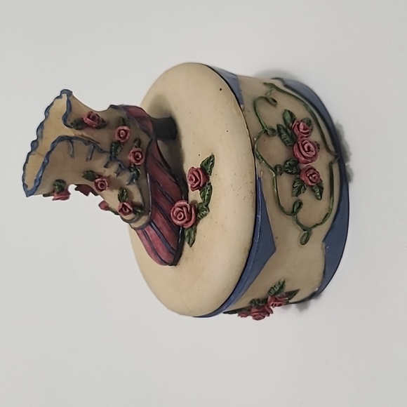 Victorian Trinket Holder‎ - Picture 1 of 8